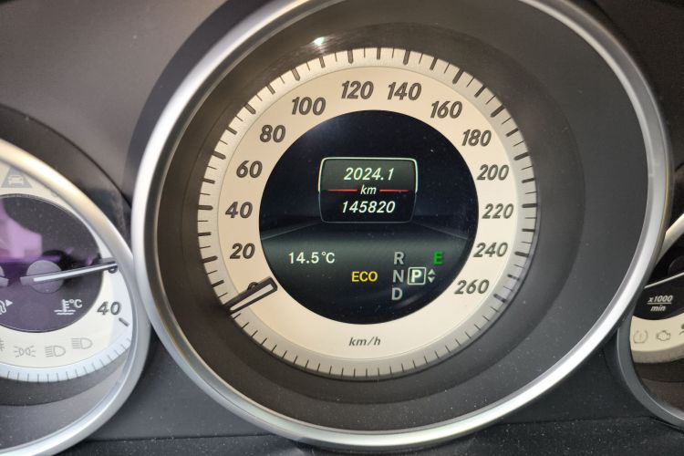 奔驰E级 2015款 改款 E 260 L 运动型中控内饰15