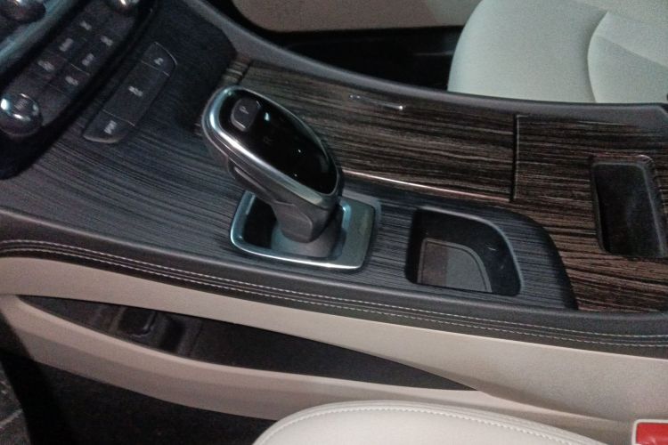 别克 君越 2020款 652T 精英型中控内饰18