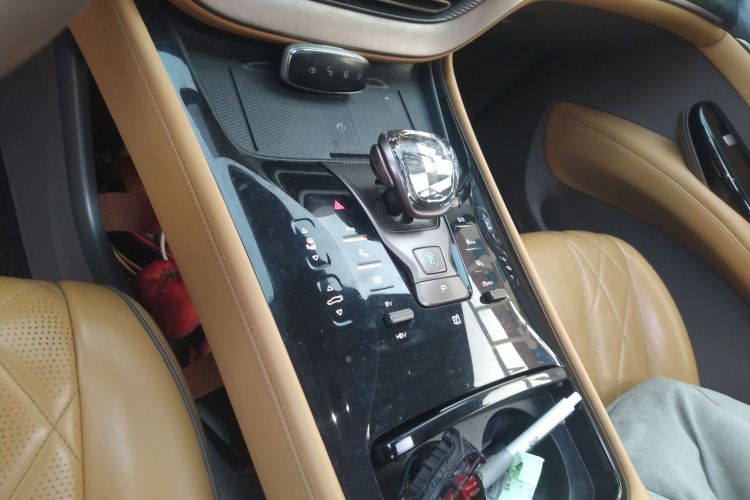 腾势D9 2022款 DM-i 1040 尊贵型中控内饰18