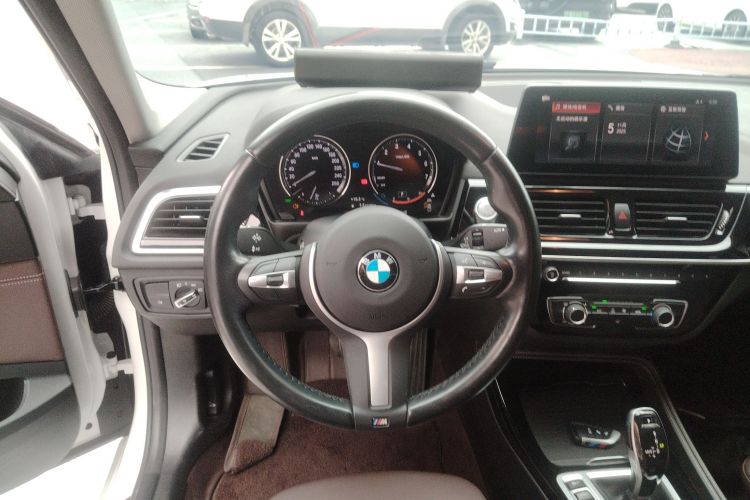 宝马1系 2022款 120i M运动曜夜版局部细节13