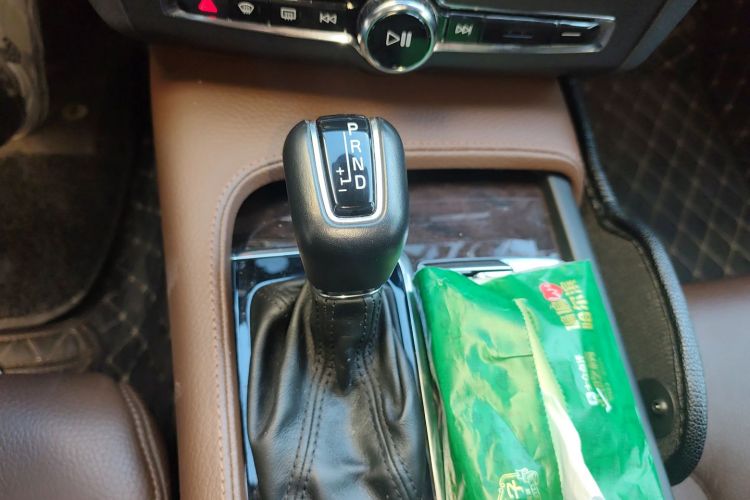 沃尔沃S90 2018款 T4 智远版中控内饰18