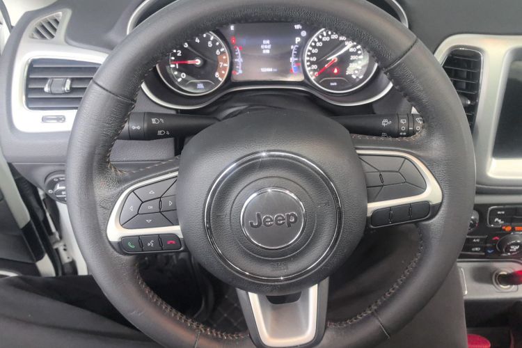 Jeep 指南者 2017款 200T 自动家享版中控内饰13