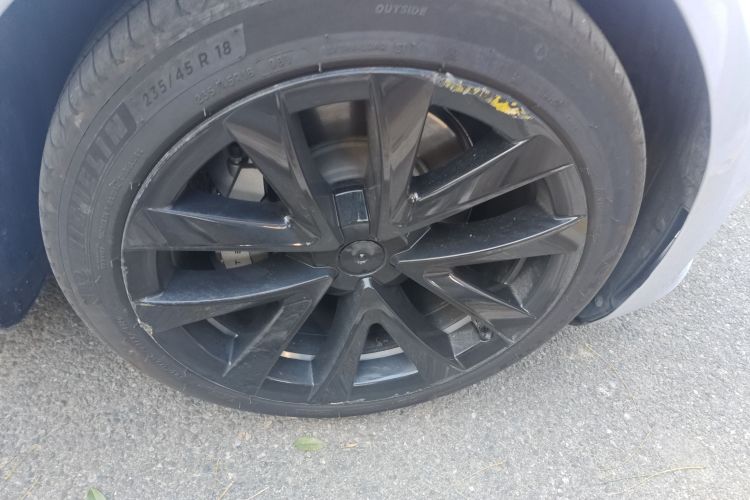 特斯拉 Model 3 2022款 后轮驱动版车身外观10