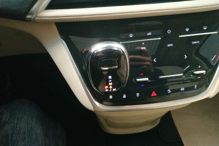 别克GL8 2022款 ES陆尊 653T 尊享型中控内饰18