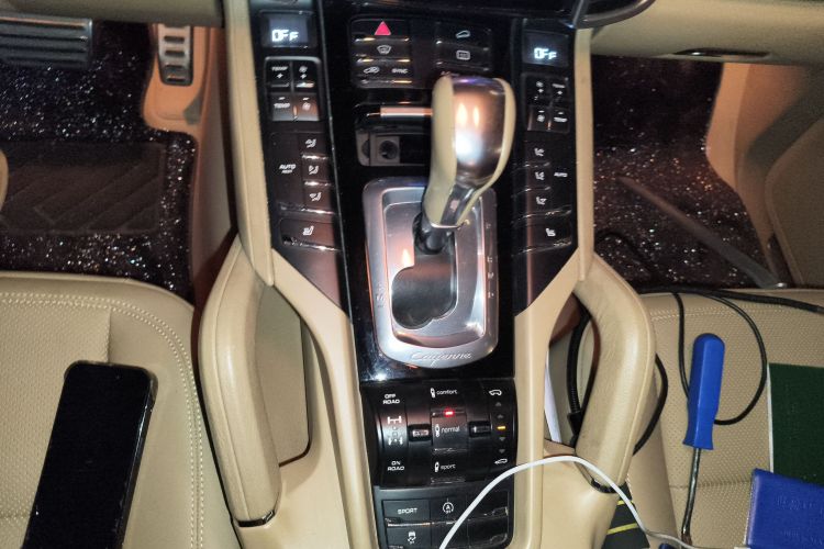 保时捷 2012款 Cayenne GTS 4.8L中控内饰18