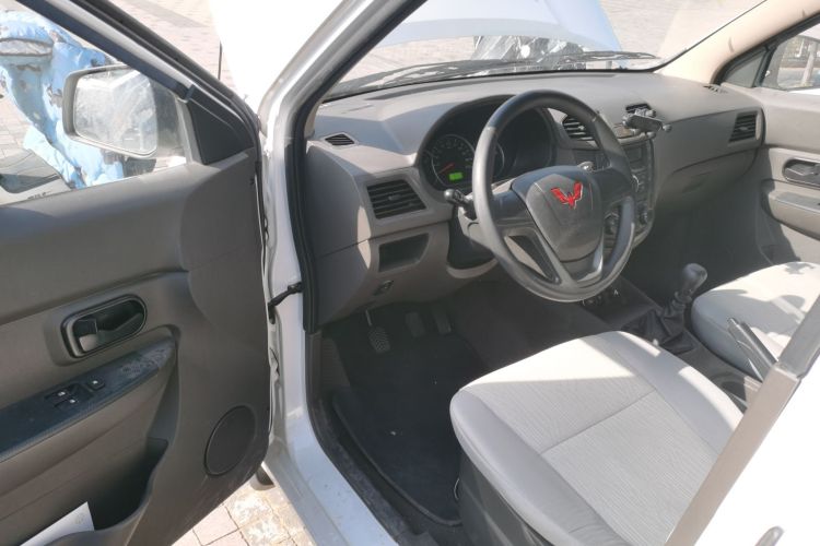 五菱汽车 五菱宏光 2021款 1.5L改款 S基本型 电动助力LAR中控内饰7003