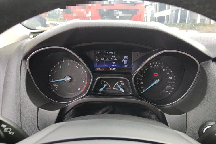 福特 福克斯 2017款 三厢 EcoBoost 180 自动旗舰型中控内饰14