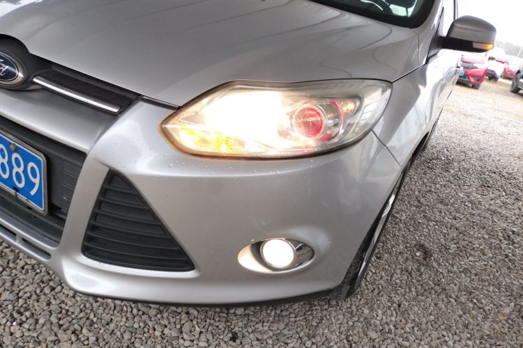 福特 福克斯 2012款 三厢 1.6L 手动风尚型局部细节36