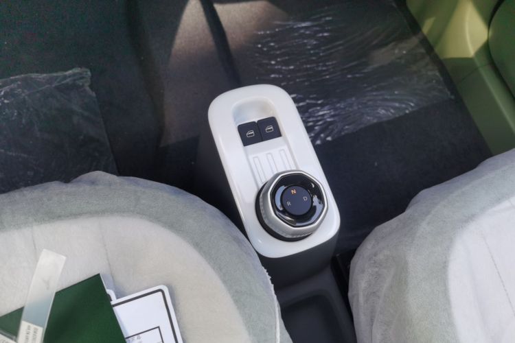 吉利银河 2025款 210km 熊猫骑士中控内饰18