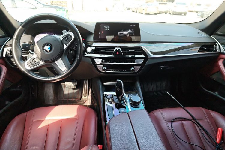 宝马5系 2019款 改款 530Li 领先型 M运动套装中控内饰12