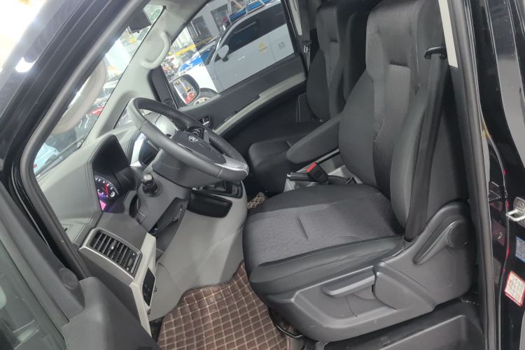 江淮瑞风 瑞风M4 2019款 商旅系列 2.0L 手动商务型 国VI中控内饰19