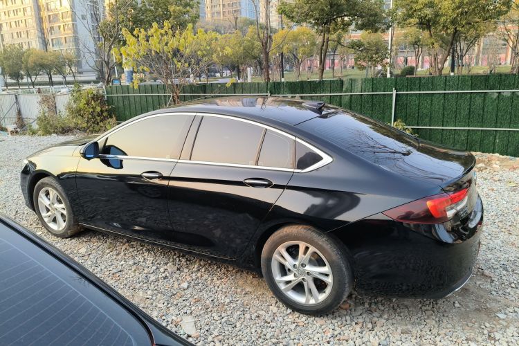 别克 君威 2020款 552T 豪华型车身外观4