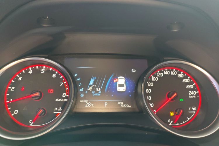 丰田 凯美瑞 2018款 2.0S 锋尚版中控内饰14