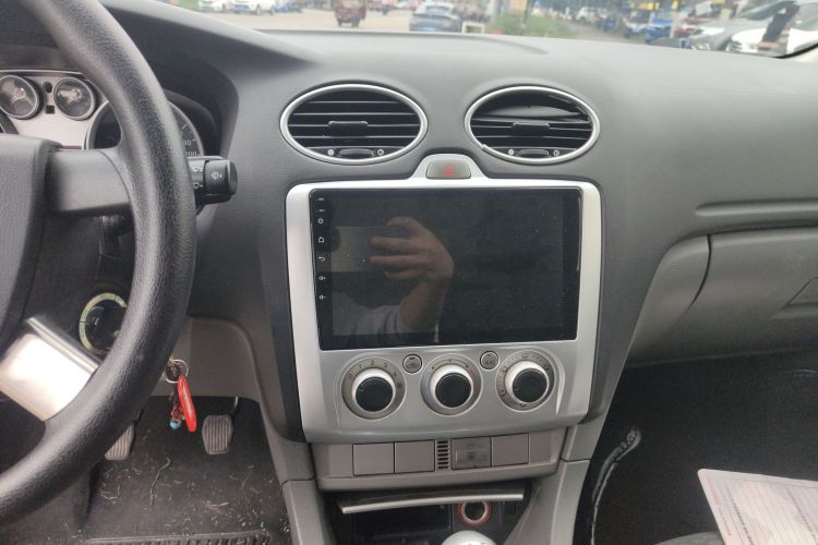 福特 福克斯 2013款 两厢经典 1.8L 手动百万纪念版中控内饰16