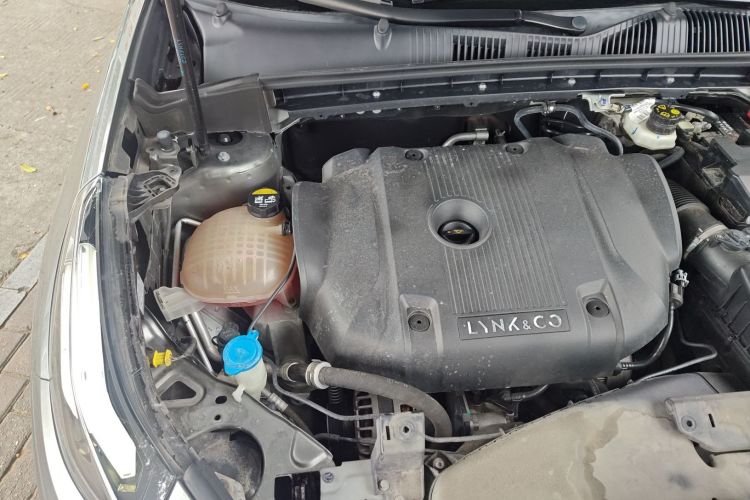 领克03 2022款 2.0TD DCT劲Pro机舱底盘25