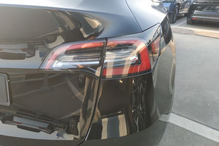 特斯拉 Model Y 2021款 标准续航后驱版车身外观6006