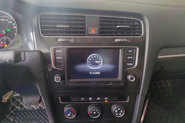 大众 高尔夫 2017款 230TSI 自动舒适百万辆纪念版中控内饰16