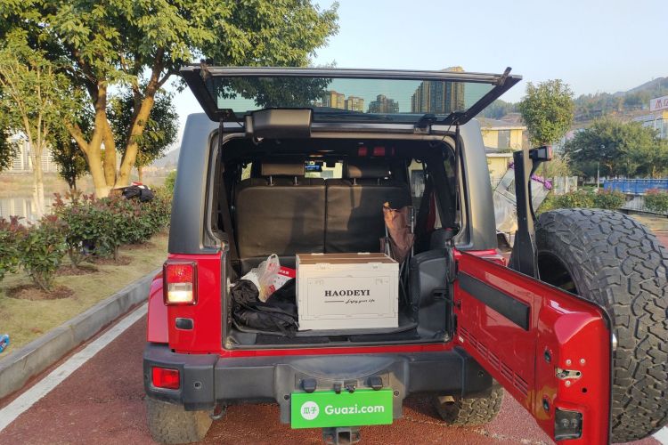 Jeep 牧马人 2014款 3.0L Sahara 四门版机舱底盘23