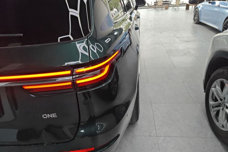 理想汽车 理想ONE 2021款 增程6座版车身外观9