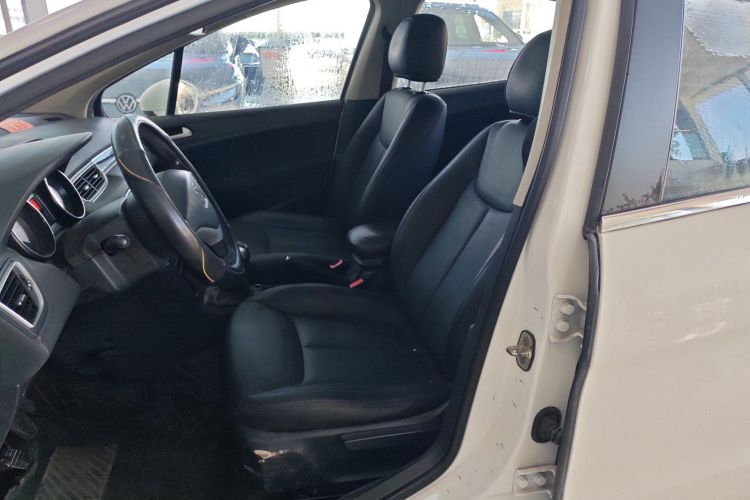 标致308 2013款 1.6L 手动优尚型中控内饰19