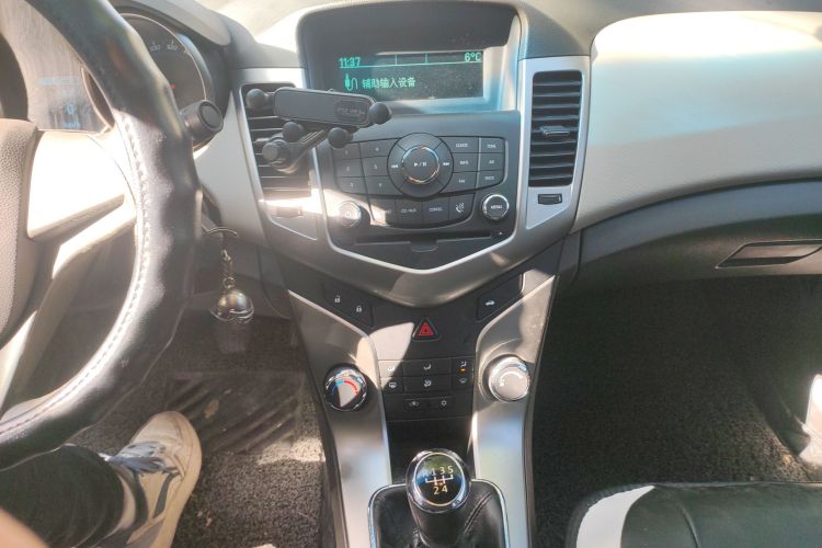 雪佛兰 科鲁兹 2015款 1.5L 经典 SL MT中控内饰16
