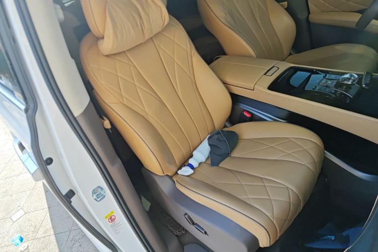 腾势D9 2024款 DM-i 980 四驱旗舰型局部细节41