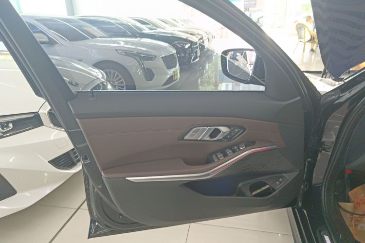 宝马3系 2022款 325Li M运动套装中控内饰47