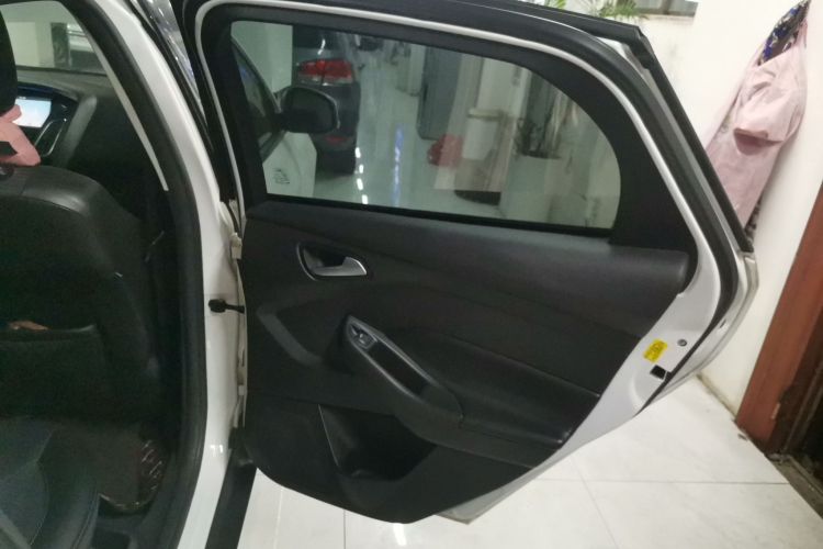 福特 福克斯 2018款 两厢经典 1.6L 自动风尚型智行版中控内饰45