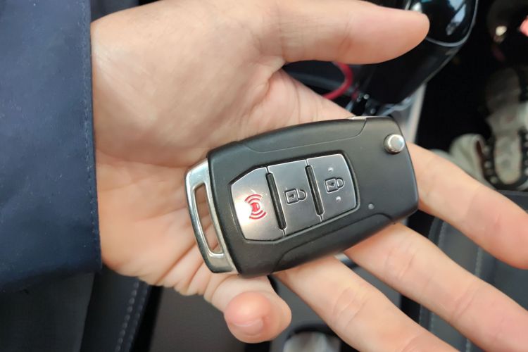 双龙 途凌 2016款 1.6L 汽油 两驱自动豪华版中控内饰11