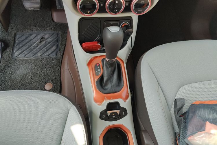 Jeep 自由侠 2016款 1.4T 自动劲能版+中控内饰18