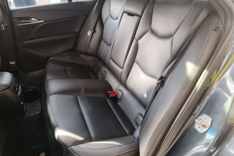 凯迪拉克CT4 2021款 28T 风尚型中控内饰21