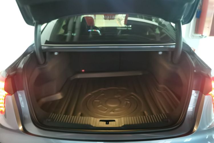 红旗H5 PHEV 2025款 170 超混版机舱底盘23