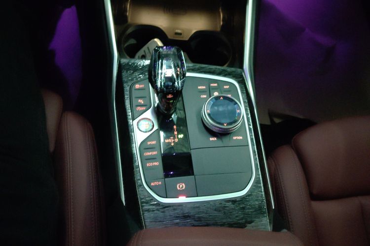 宝马3系 2021款 改款 325i M运动套装中控内饰18