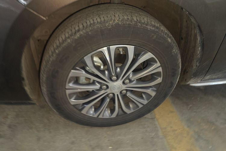 别克GL8 2023款 陆上公务舱 舒适型车身外观6007