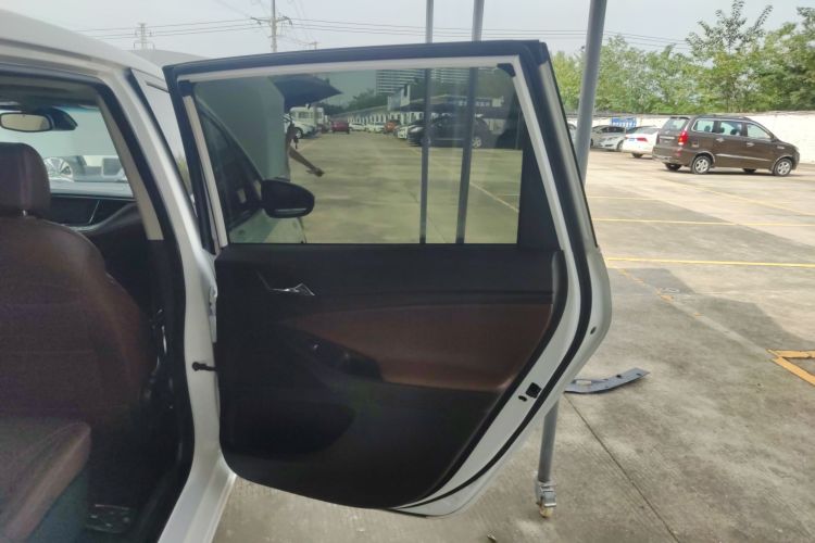 别克GL6 2019款 18T 6座互联尊贵型 国V中控内饰7006