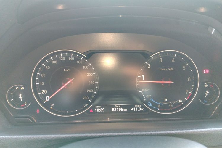 宝马3系 2019款 320i M运动曜夜版中控内饰14