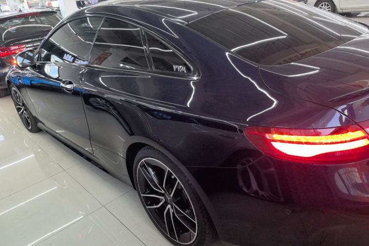 奔驰E级AMG 2019款 AMG E 53 4MATIC+ 轿跑车车身外观4