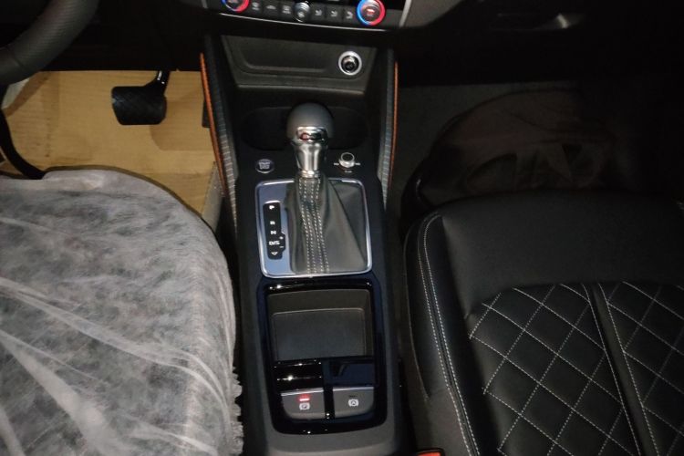 奥迪Q2L 2025款 35TFSI 时尚动感型中控内饰18