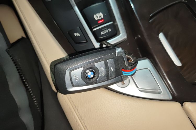 宝马5系 2014款 530Li 豪华设计套装中控内饰11