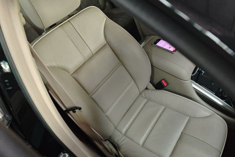 奔驰R级 2015款 R 320 4MATIC 豪华型局部细节41