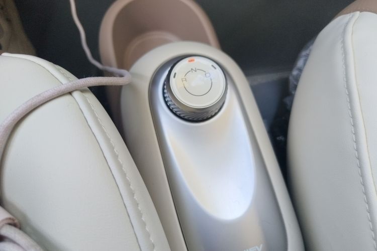 五菱汽车 宏光MINIEV 2025款 四门版 进阶款中控内饰18