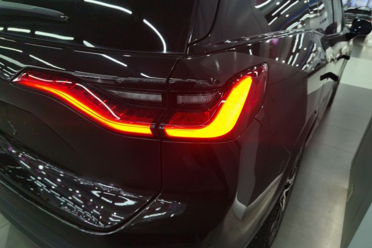 蔚来ES8 2018款 创始版车身外观9