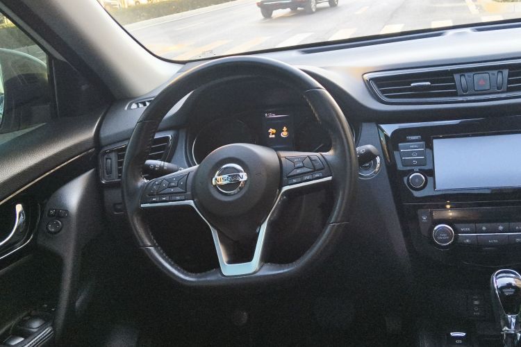 日产 奇骏 2019款 2.0L CVT舒适版 2WD中控内饰13