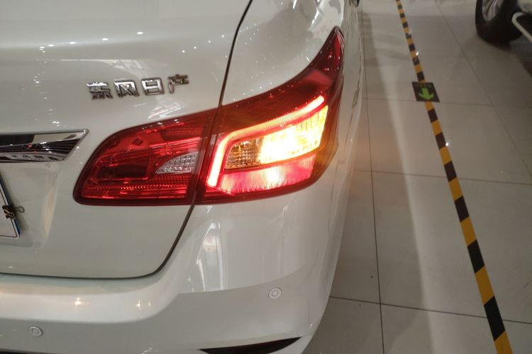 日产 轩逸 2021款 经典 1.6XE CVT专享版车身外观9