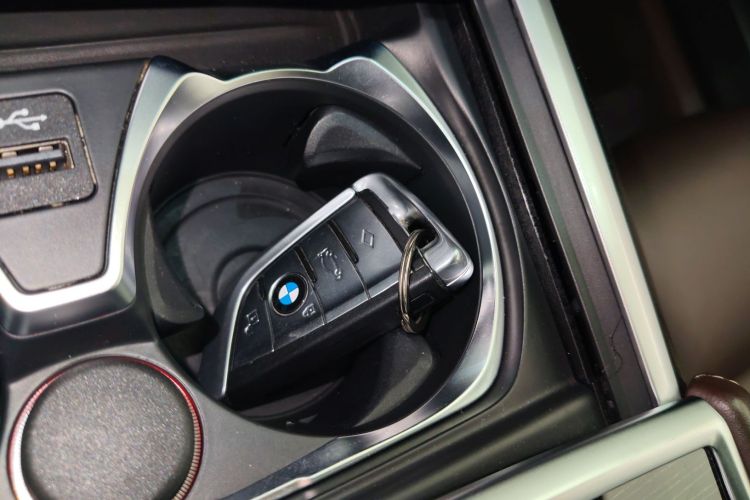 宝马7系 2019款 改款 730Li M运动套装中控内饰11