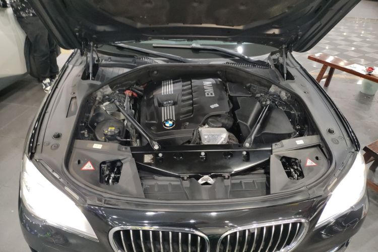 宝马7系 2014款 730Li 臻享型机舱底盘24