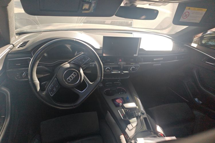 奥迪A4L 2020款 45 TFSI quattro 臻选动感型中控内饰7002