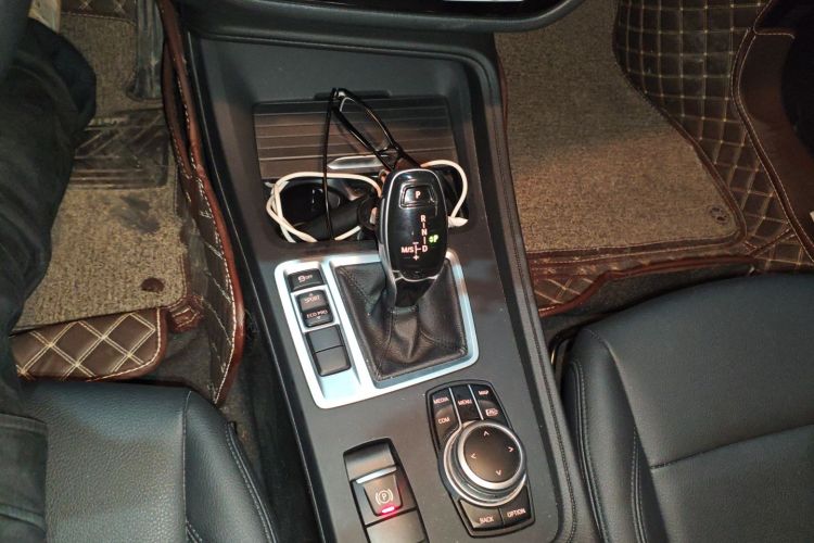 宝马1系 2021款 改款 120i M运动版中控内饰18