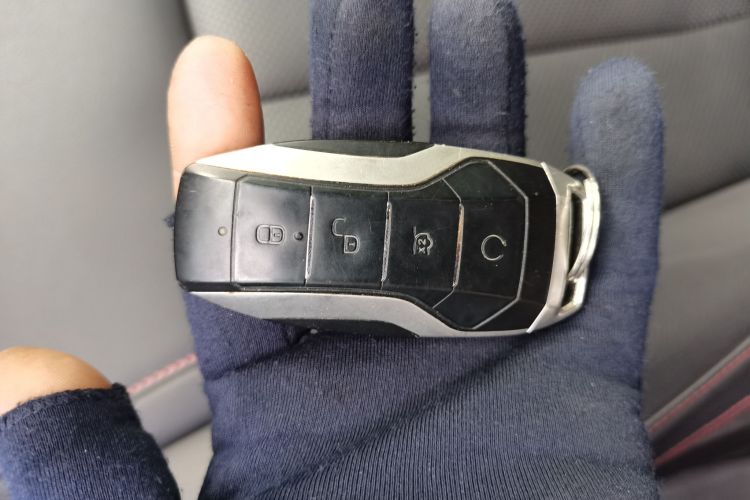 比亚迪 唐新能源 2019款 DM 2.0T 全时四驱智联创享型 7座 国VI中控内饰7001