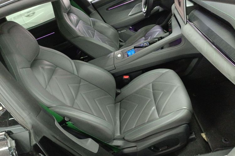 极氪001 2023款 WE版 86kWh局部细节41